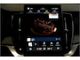 Volvo XC90 2.0 T8 AWD 335kW/456pk Aut8 Recharge Ultra Dark 7P BOWERS&WILKINS + LUCHTVERING + MASSAGE + EL.TREKHAAK + ADAPT.CRUISE + PANORAMADAK + HEAD-UP + STOELVERWARMIN V&A + STUURVERWARMING + LEDEREN DASHBOARD + 360 CAMERA + STOELVENTILATIE + 21" LM-VELGEN!!