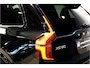 Volvo XC90 2.0 T8 AWD 335kW/456pk Aut8 Recharge Ultra Dark 7P BOWERS&WILKINS + LUCHTVERING + MASSAGE + EL.TREKHAAK + ADAPT.CRUISE + PANORAMADAK + HEAD-UP + STOELVERWARMIN V&A + STUURVERWARMING + LEDEREN DASHBOARD + 360 CAMERA + STOELVENTILATIE + 21" LM-VELGEN!!