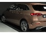 Mercedes-Benz B-klasse 250 e AMG Line / CAMERA / CARPLAY / WIDESCREEN / ALCANTARA / STOELVERW