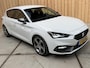 SEAT Leon 1.5 eTSI FR Business Apple CarPlay/Android Auto | Cruise & climate control | LED verlichting | Navigatiesysteem | Rijstrooksensor | Parkeersensoren voor en achter | Trekhaak uitklapbaar