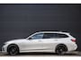 BMW 3-Serie Touring 330e xDrive 292PK|BTW|Head-Up|Sfeer|Rijmodus|Dodehoek Assist|Camera|Carplay|Full Led e.o.
