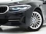 BMW 5-Serie Touring 520e | Leder | HUD | Keyless | 360 | Sfeerlicht | Dodehoek | Stoelverwarming | Carplay