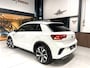Volkswagen T-Roc 1.5 TSI R-Line/ Cam/ Keyless/ Pano/ 19''LMV/ IQ LED/ Trekhaak