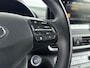 Hyundai Kona Electric EV COMFORT 64 kWh | PDC | 3 FASE | WARMTEPOMP | CAMERA | CLIMA | CRUISE ADAPT. | NAVI | PRIVACY GLASS | DAKRAILING | APPLE CAR PLAY & ADROID AUTO | LAGE KMSTAND! |