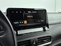 Hyundai Kona Electric EV COMFORT 64 kWh | PDC | 3 FASE | WARMTEPOMP | CAMERA | CLIMA | CRUISE ADAPT. | NAVI | PRIVACY GLASS | DAKRAILING | APPLE CAR PLAY & ADROID AUTO | LAGE KMSTAND! |