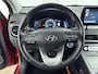 Hyundai Kona Electric EV PREMIUM 64 kWh <| 3- FASE | NAVI | CLIMA | ADAPT. CRUISE | CAMERA | HUD | LEDER | STUUR- & STOELVERWARMING | WARMTEPOMP | PRIVACY GLASS | WLTP 481 KM! |