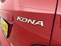 Hyundai Kona Electric EV PREMIUM 64 kWh <| 3- FASE | NAVI | CLIMA | ADAPT. CRUISE | CAMERA | HUD | LEDER | STUUR- & STOELVERWARMING | WARMTEPOMP | PRIVACY GLASS | WLTP 481 KM! |