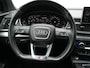Audi Q5 50 TFSI e Quattro 2x S Line PHEV 300pk | Trekhaak Af Fabriek | Virtual Cockpit | Camera | Sportstoelen Verwarmd | Keyless | Blis | Apple Carplay | Navigatie | DAB | Cruise Control | Plug In Hybrid |