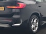 BMW iX1 xDrive30 67 kWh 313pk Dealer O.H. | Adaptive Cruise | Head Up | 360 Camera | Harman / Kardon | Lederen Comfortstoelen Massage & Memory | Keyless | Blis | Sfeerverlichting | Stoelverwarming | Apple Carplay | Navigatie | DAB |