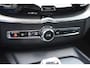Volvo XC60 T6 350PK Plug-in hybrid AWD Ultra Black Edition / Luchtvering / Bowers & Wilkins / Adaptive Cruise control / Head-up Display / Elektrische stoelen met geheugen / Massagefunctie voorstoelen / Stoelverwarming V+A / Stoelventilatie / Stuurverwarming / 360 Camera /