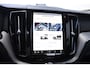 Volvo XC60 T6 350PK Plug-in hybrid AWD Ultra Black Edition / Luchtvering / Bowers & Wilkins / Adaptive Cruise control / Head-up Display / Elektrische stoelen met geheugen / Massagefunctie voorstoelen / Stoelverwarming V+A / Stoelventilatie / Stuurverwarming / 360 Camera /