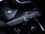 Peugeot e-2008 EV Allure 50 kWh Sport SOH 90% (APPLE CARPLAY,NAVI,CAMERA,PDC,CLIMTE,CRUISE,LED,SPORTSTOELEN,LM VELGEN,NETTE STAAT)
