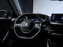Peugeot e-2008 EV Allure 50 kWh Sport SOH 90% (APPLE CARPLAY,NAVI,CAMERA,PDC,CLIMTE,CRUISE,LED,SPORTSTOELEN,LM VELGEN,NETTE STAAT)