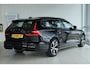 Volvo V60 2.0 B3 Plus Dark | Adapt. Cruise | Trekhaak | Schuifdak | Harman & Kardon | 360 Camera | Stoel+Stuurverwarming | Memory | Elektr. Klep | Keyless |