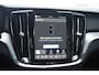 Volvo V60 T6 350PK Plug-in hybrid AWD Plus Dark / Adaptive Cruise Control / 360 Camera / Harman Kardon / Stoel- en stuurverwarming / Stoelverwarming achter / Trekhaak elektrisch wegklapbaar / Elektrische stoelen met geheugen