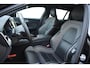 Volvo V60 T6 350PK Plug-in hybrid AWD Plus Dark / Adaptive Cruise Control / 360 Camera / Harman Kardon / Stoel- en stuurverwarming / Stoelverwarming achter / Trekhaak elektrisch wegklapbaar / Elektrische stoelen met geheugen