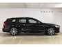 Volvo V60 T6 350PK Plug-in hybrid AWD Plus Dark / Adaptive Cruise Control / 360 Camera / Harman Kardon / Stoel- en stuurverwarming / Stoelverwarming achter / Trekhaak elektrisch wegklapbaar / Elektrische stoelen met geheugen