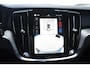 Volvo V60 T6 350PK Plug-in hybrid AWD Plus Dark / Adaptive Cruise Control / 360 Camera / Harman Kardon / Stoel- en stuurverwarming / Stoelverwarming achter / Trekhaak elektrisch wegklapbaar / Elektrische stoelen met geheugen