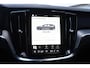 Volvo V60 T6 350PK Plug-in hybrid AWD Plus Dark / Adaptive Cruise Control / 360 Camera / Harman Kardon / Stoel- en stuurverwarming / Stoelverwarming achter / Trekhaak elektrisch wegklapbaar / Elektrische stoelen met geheugen