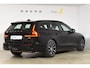 Volvo V60 T6 350PK Plug-in hybrid AWD Plus Dark / Adaptive Cruise Control / 360 Camera / Harman Kardon / Stoel- en stuurverwarming / Stoelverwarming achter / Trekhaak elektrisch wegklapbaar / Elektrische stoelen met geheugen