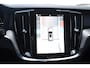 Volvo V60 T6 350PK Plug-in hybrid AWD Plus Dark / Adaptive Cruise Control / 360 Camera / Harman Kardon / Stoel- en stuurverwarming / Stoelverwarming achter / Trekhaak elektrisch wegklapbaar / Elektrische stoelen met geheugen