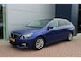 Peugeot 308 SW 1.2 PureTech 130pk Blue Lease Premium Leer Airco Navi Carplay Camera Pano Dealer onderhouden
