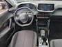 Peugeot e-2008 EV Active Pack 50 kWh | Fase 3 laden | SOH 89,88% | Navi by app | Lichtmetaal | Parkeersensoren | Bluetooth | 1e eigenaar |