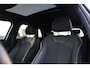 Audi Q3 40 TFSI quattro edition one 190PK / 140kW DSG, S-Line in- en exterieur, LED Matrix koplampen, dynamische richtingaanwijzers achter, verwarmbare voorstoelen, verwarmbaar multifunctioneel lederen stuurwiel, achteruitrijcamera (Rear View), parkeersensoren voor en achter (PDC), navigatie, dodehoekdetectie (Side Assist), elektrische achterklep, panoramadak, elektrisch verstel- en verwarmbare buitenspiegels, 2-zone climatronic, virtual cockpit, keyless start & entry, privacy glas, cruise control, dimmende binnenspiegel etc.