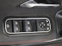 Mercedes-Benz A-klasse 180 Business Solution AMG Panoramadak / Nightpakket / Parkeercamera / Stoelverwarming /