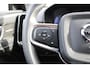 Volvo XC40 B4 Plus Dark | Panoramadak | Trekhaak | Verwarmbare voorstoelen en stuurwiel | Premium audio by Harman Kardon | Apple carplay/Android auto | Keyless | Elektrisch verstelbare stoelen met geheugen | Achteruitrijcamera |