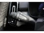 Volvo XC40 B4 Plus Dark | Panoramadak | Trekhaak | Verwarmbare voorstoelen en stuurwiel | Premium audio by Harman Kardon | Apple carplay/Android auto | Keyless | Elektrisch verstelbare stoelen met geheugen | Achteruitrijcamera |