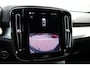 Volvo XC40 B4 Plus Dark | Panoramadak | Trekhaak | Verwarmbare voorstoelen en stuurwiel | Premium audio by Harman Kardon | Apple carplay/Android auto | Keyless | Elektrisch verstelbare stoelen met geheugen | Achteruitrijcamera |