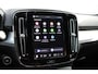 Volvo XC40 B4 Plus Dark | Panoramadak | Trekhaak | Verwarmbare voorstoelen en stuurwiel | Premium audio by Harman Kardon | Apple carplay/Android auto | Keyless | Elektrisch verstelbare stoelen met geheugen | Achteruitrijcamera |