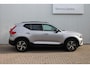 Volvo XC40 B4 Plus Dark | Panoramadak | Trekhaak | Verwarmbare voorstoelen en stuurwiel | Premium audio by Harman Kardon | Apple carplay/Android auto | Keyless | Elektrisch verstelbare stoelen met geheugen | Achteruitrijcamera |