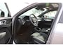 Volvo XC40 B4 Plus Dark | Panoramadak | Trekhaak | Verwarmbare voorstoelen en stuurwiel | Premium audio by Harman Kardon | Apple carplay/Android auto | Keyless | Elektrisch verstelbare stoelen met geheugen | Achteruitrijcamera |