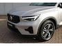 Volvo XC40 B4 Plus Dark | Panoramadak | Trekhaak | Verwarmbare voorstoelen en stuurwiel | Premium audio by Harman Kardon | Apple carplay/Android auto | Keyless | Elektrisch verstelbare stoelen met geheugen | Achteruitrijcamera |