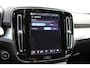 Volvo XC40 B4 Plus Dark | Panoramadak | Trekhaak | Verwarmbare voorstoelen en stuurwiel | Premium audio by Harman Kardon | Apple carplay/Android auto | Keyless | Elektrisch verstelbare stoelen met geheugen | Achteruitrijcamera |