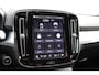 Volvo XC40 B4 Plus Dark | Panoramadak | Trekhaak | Verwarmbare voorstoelen en stuurwiel | Premium audio by Harman Kardon | Apple carplay/Android auto | Keyless | Elektrisch verstelbare stoelen met geheugen | Achteruitrijcamera |
