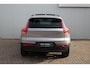 Volvo XC40 B4 Plus Dark | Panoramadak | Trekhaak | Verwarmbare voorstoelen en stuurwiel | Premium audio by Harman Kardon | Apple carplay/Android auto | Keyless | Elektrisch verstelbare stoelen met geheugen | Achteruitrijcamera |