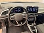 Volkswagen T-Roc 1.5 TSI Life Edition Camera | Climate | Adaptieve Cruise | Carplay | Digitaal Dashboard | Parkeersensoren | 17"| Achteruitrijcamera | Airco (automatisch) | Apple Carplay/Android Auto|telefoonintegratie premium