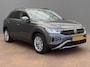 Volkswagen T-Roc 1.5 TSI Life Edition Camera | Climate | Adaptieve Cruise | Carplay | Digitaal Dashboard | Parkeersensoren | 17"| Achteruitrijcamera | Airco (automatisch) | Apple Carplay/Android Auto|telefoonintegratie premium