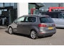 Volkswagen Golf Sportsvan 1.2 TSI Highline 110PK / 81kW DSG, Wegklapbare trekhaak, 17" LMV, achteruitrijcamera (Rear View), parkeersensoren voor en achter (PDC), Executive Pakket (navigatie, Bluetooth telefoonvoorbereiding), privacy glas, DAB+, cruise control, elektrisch verstel- en verwarmbare buitenspiegels, licht- en regensensor, reservewiel, 2-zone climatronic etc.