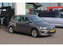 Volkswagen Golf Sportsvan 1.2 TSI Highline 110PK / 81kW DSG, Wegklapbare trekhaak, 17" LMV, achteruitrijcamera (Rear View), parkeersensoren voor en achter (PDC), Executive Pakket (navigatie, Bluetooth telefoonvoorbereiding), privacy glas, DAB+, cruise control, elektrisch verstel- en verwarmbare buitenspiegels, licht- en regensensor, reservewiel, 2-zone climatronic etc.