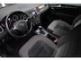 Volkswagen Golf Sportsvan 1.2 TSI Highline 110PK / 81kW DSG, Wegklapbare trekhaak, 17" LMV, achteruitrijcamera (Rear View), parkeersensoren voor en achter (PDC), Executive Pakket (navigatie, Bluetooth telefoonvoorbereiding), privacy glas, DAB+, cruise control, elektrisch verstel- en verwarmbare buitenspiegels, licht- en regensensor, reservewiel, 2-zone climatronic etc.