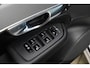 Volvo XC90 2.0 T8 Recharge AWD Plus Bright | 455 PK | Panoramadak | Leder | ACC | 360 Camera | HarmanKardon | Volvo XC90 2.0 T8 Recharge AWD Plus Bright 455 PK met 2.0-liter viercilinder plug-in hybride benzinemotor, lederen bekleding, elektrisch verstelbare stoelen met geheugen, verwarmbare voor- en