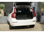 Volvo XC90 2.0 T8 Recharge AWD Plus Bright | 455 PK | Panoramadak | Leder | ACC | 360 Camera | HarmanKardon | Volvo XC90 2.0 T8 Recharge AWD Plus Bright 455 PK met 2.0-liter viercilinder plug-in hybride benzinemotor, lederen bekleding, elektrisch verstelbare stoelen met geheugen, verwarmbare voor- en