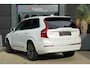 Volvo XC90 2.0 T8 Recharge AWD Plus Bright | 455 PK | Panoramadak | Leder | ACC | 360 Camera | HarmanKardon | Volvo XC90 2.0 T8 Recharge AWD Plus Bright 455 PK met 2.0-liter viercilinder plug-in hybride benzinemotor, lederen bekleding, elektrisch verstelbare stoelen met geheugen, verwarmbare voor- en