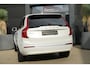 Volvo XC90 2.0 T8 Recharge AWD Plus Bright | 455 PK | Panoramadak | Leder | ACC | 360 Camera | HarmanKardon | Volvo XC90 2.0 T8 Recharge AWD Plus Bright 455 PK met 2.0-liter viercilinder plug-in hybride benzinemotor, lederen bekleding, elektrisch verstelbare stoelen met geheugen, verwarmbare voor- en