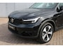 Volvo XC40 2.0 B4 Plus Dark | Trekhaak | Verwarmbare voorstoelen en stuurwiel | Premium audio by Harman Kardon | Apple carplay/Android auto | Keyless | Elektrisch verstelbare stoelen met geheugen | Achteruitrijcamera | All-seasonbanden