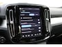 Volvo XC40 2.0 B4 Plus Dark | Trekhaak | Verwarmbare voorstoelen en stuurwiel | Premium audio by Harman Kardon | Apple carplay/Android auto | Keyless | Elektrisch verstelbare stoelen met geheugen | Achteruitrijcamera | All-seasonbanden